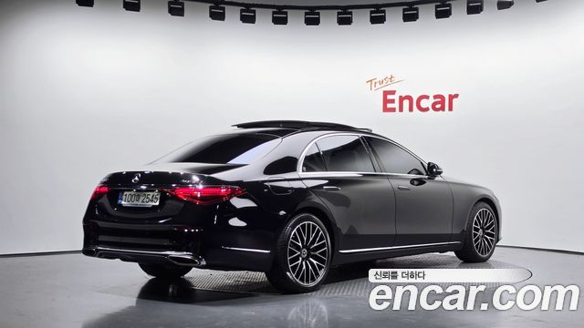 Mercedes-Benz S-Class 2023 — photo 2