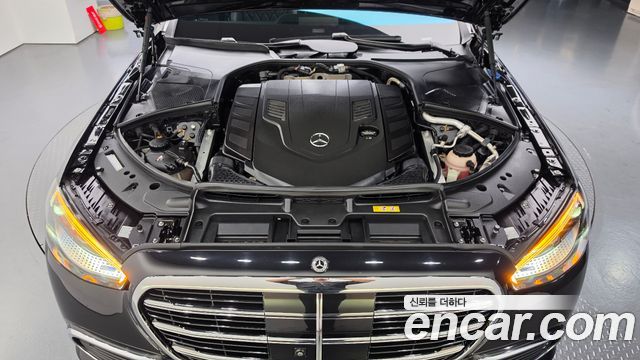Mercedes-Benz S-Class 2023 — photo 6