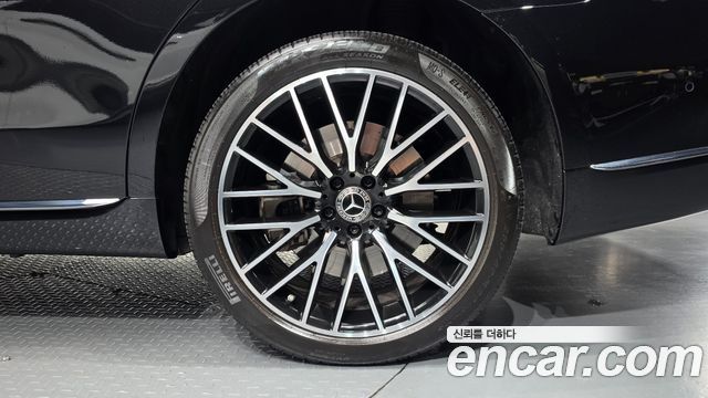 Mercedes-Benz S-Class 2023 — photo 7
