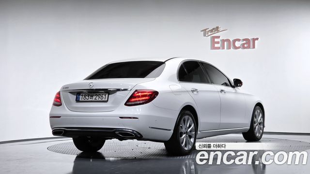 Mercedes-Benz E-Class 2018 — photo 2