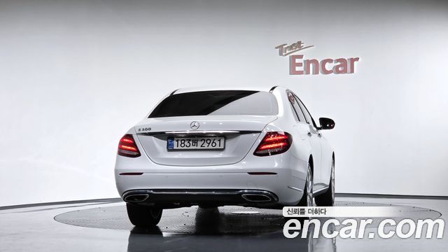 Mercedes-Benz E-Class 2018 — photo 4