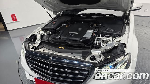Mercedes-Benz E-Class 2018 — photo 6