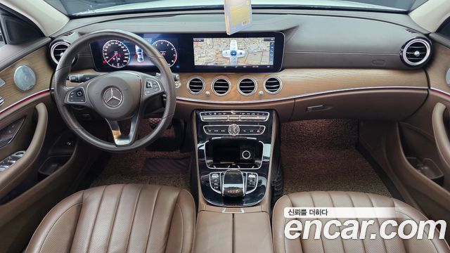 Mercedes-Benz E-Class 2018 — photo 10