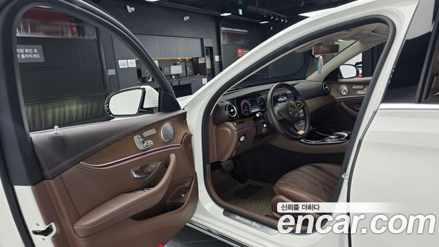 Mercedes-Benz E-Class 2018 — photo 13