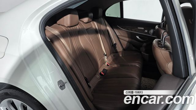Mercedes-Benz E-Class 2018 — photo 17