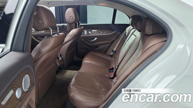 Mercedes-Benz E-Class 2018 — photo 18