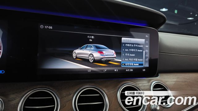 Mercedes-Benz E-Class 2018 — photo 20