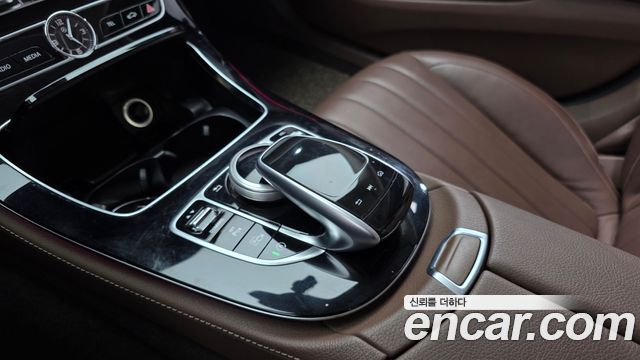 Mercedes-Benz E-Class 2018 — photo 25