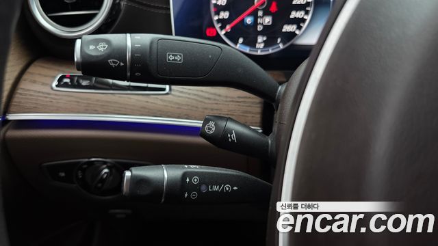 Mercedes-Benz E-Class 2018 — photo 26