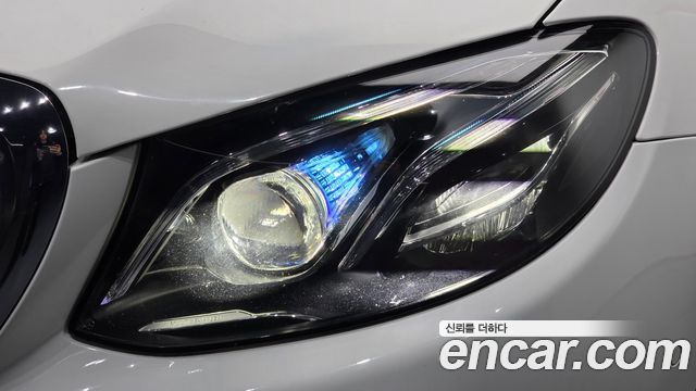 Mercedes-Benz E-Class 2018 — photo 8