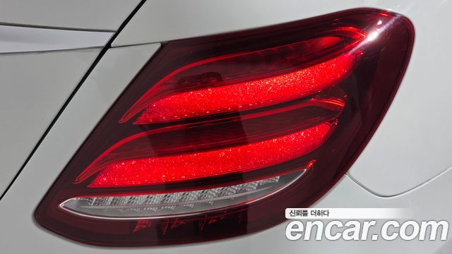 Mercedes-Benz E-Class 2018 — photo 9