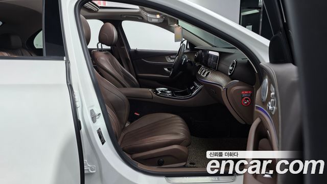 Mercedes-Benz E-Class 2018 — photo 16