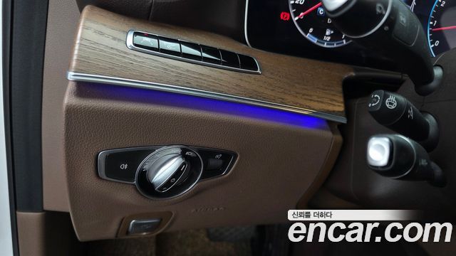 Mercedes-Benz E-Class 2018 — photo 28