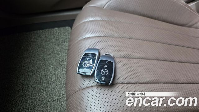 Mercedes-Benz E-Class 2018 — photo 30