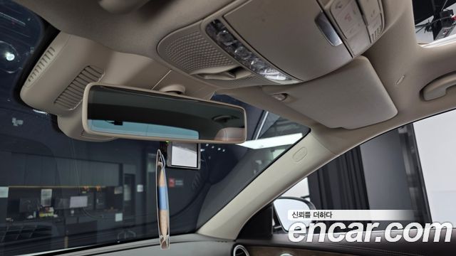 Mercedes-Benz E-Class 2018 — photo 32