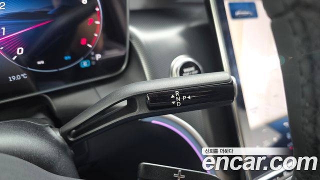 Mercedes-Benz GLC-Class 2025 — photo 12