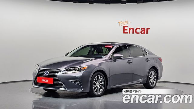Lexus ES 2017 — photo 35