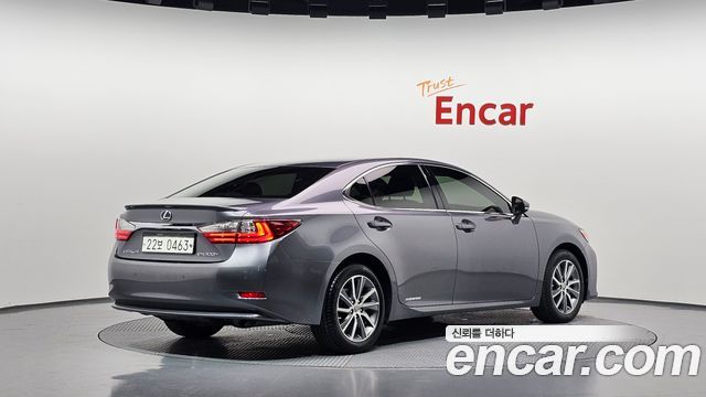 Lexus ES 2017 — photo 2