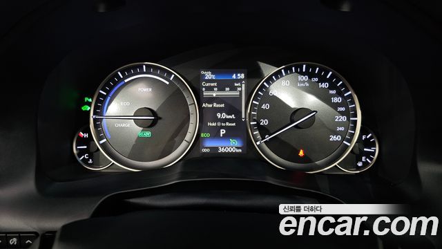 Lexus ES 2017 — photo 11