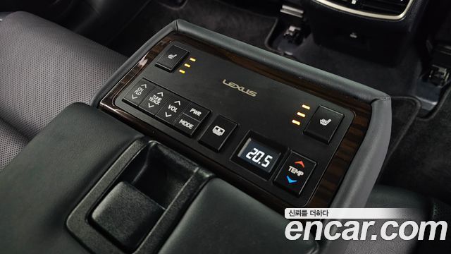 Lexus ES 2017 — photo 25