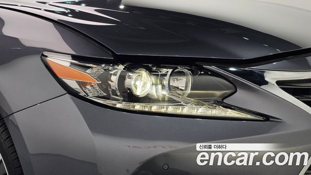 Lexus ES 2017 — photo 8