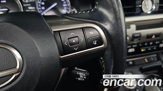 Lexus ES 2017 — photo 29