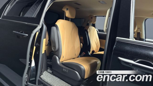 Kia Canival 2021 — photo 17
