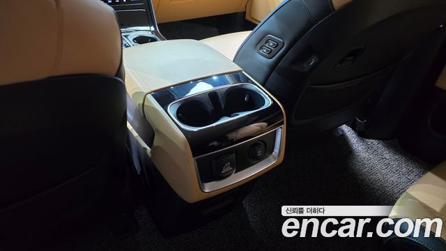 Kia Canival 2021 — photo 31
