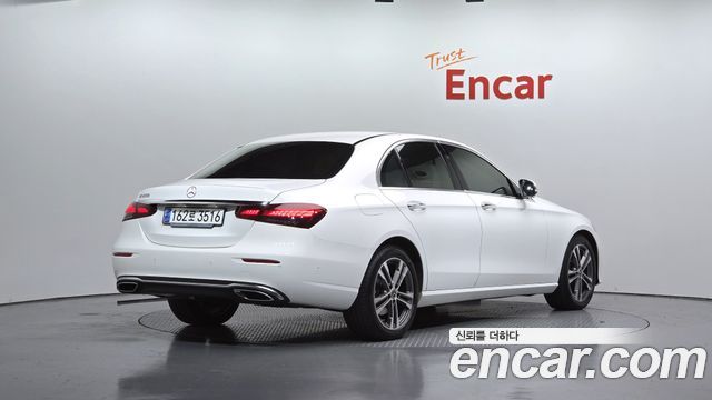 Mercedes-Benz E-Class 2023 — photo 2