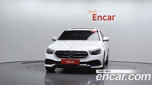 Mercedes-Benz E-Class 2023 — photo 3