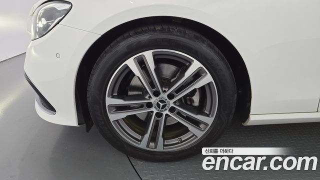 Mercedes-Benz E-Class 2023 — photo 5