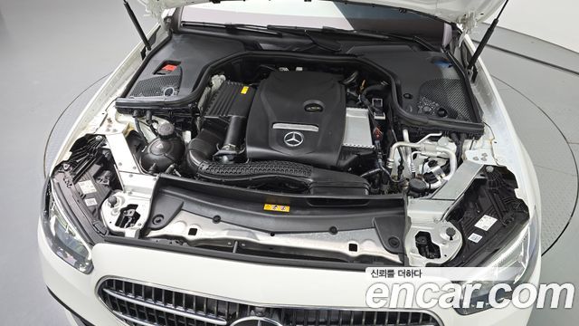 Mercedes-Benz E-Class 2023 — photo 6
