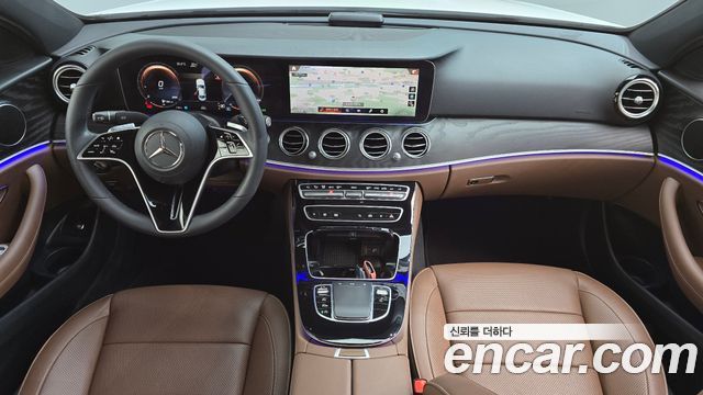 Mercedes-Benz E-Class 2023 — photo 10
