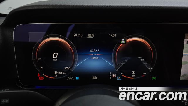Mercedes-Benz E-Class 2023 — photo 11