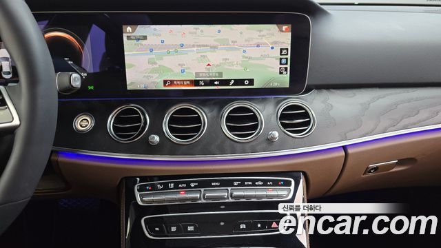 Mercedes-Benz E-Class 2023 — photo 18