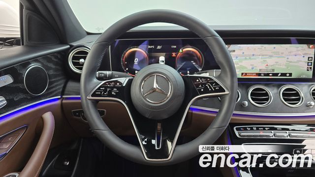 Mercedes-Benz E-Class 2023 — photo 19