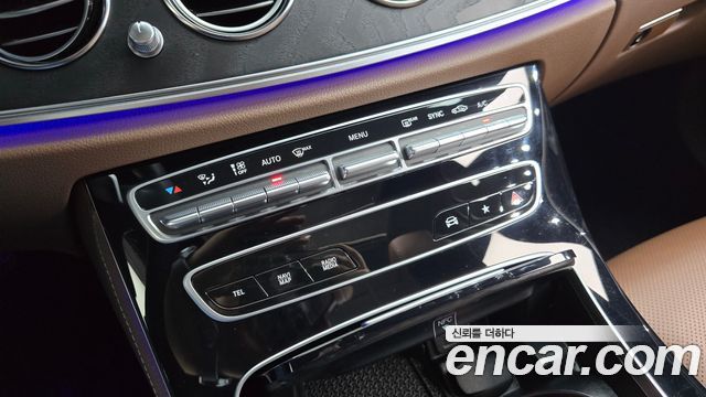 Mercedes-Benz E-Class 2023 — photo 30