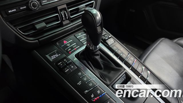 Porsche Macan 2019 — photo 12