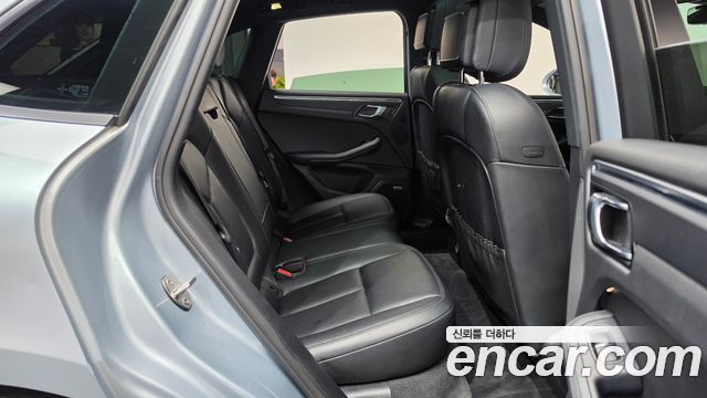 Porsche Macan 2019 — photo 17