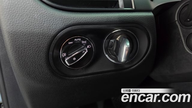 Porsche Macan 2019 — photo 22