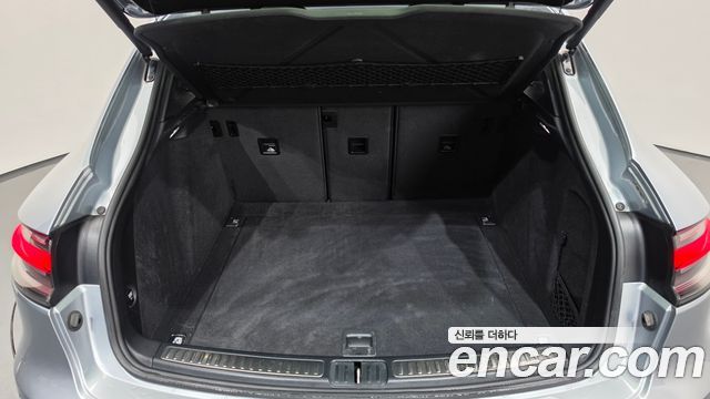 Porsche Macan 2019 — photo 26