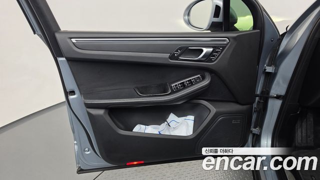 Porsche Macan 2019 — photo 14