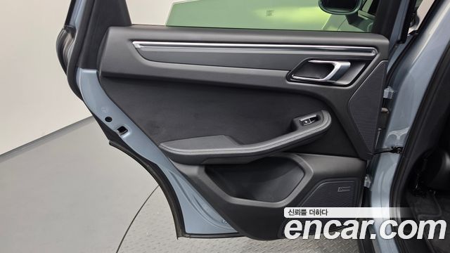Porsche Macan 2019 — photo 15