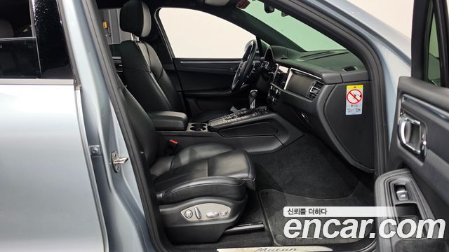 Porsche Macan 2019 — photo 16