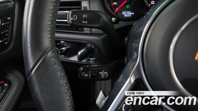 Porsche Macan 2019 — photo 28