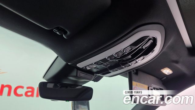 Porsche Macan 2019 — photo 29