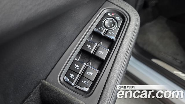 Porsche Macan 2019 — photo 32