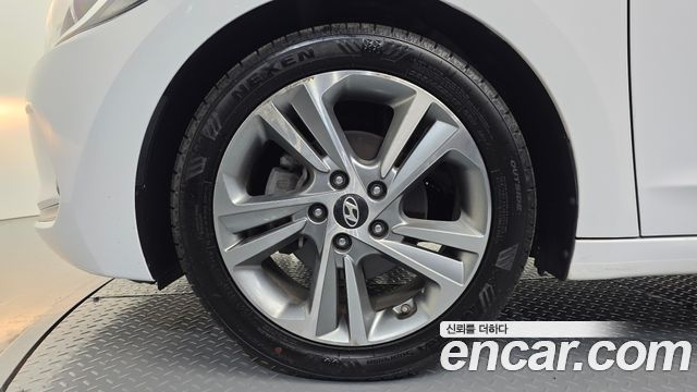 Hyundai AVANTE 2017 — photo 5