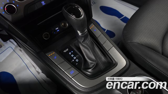 Hyundai AVANTE 2017 — photo 9