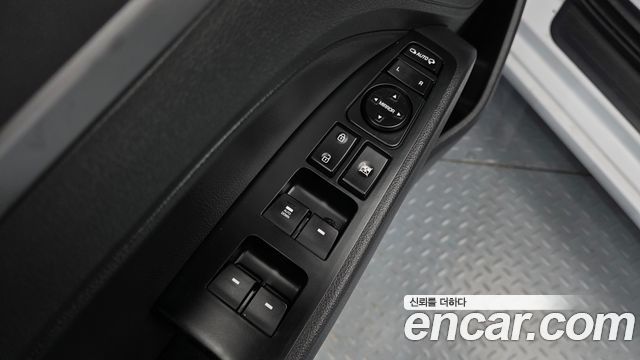 Hyundai AVANTE 2017 — photo 12